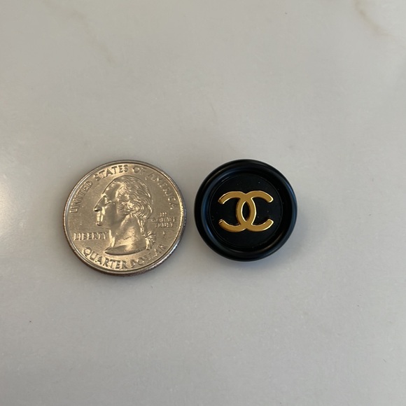 Chanel Black Button w/ Gold CC Round Shank Button - Picture 4 of 5